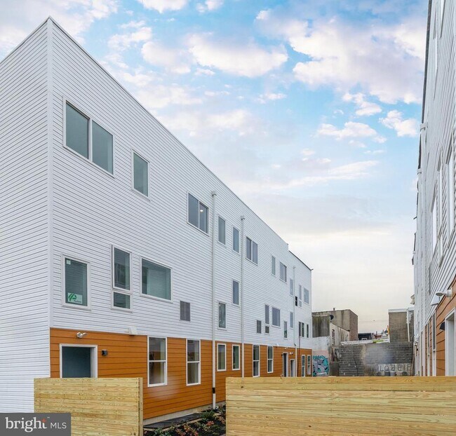 Building Photo - 2717 N Howard St