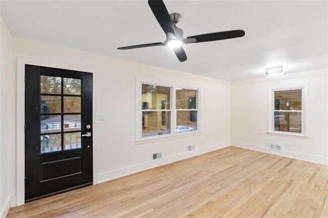 Building Photo - 6048 Blackhawk Trail SE