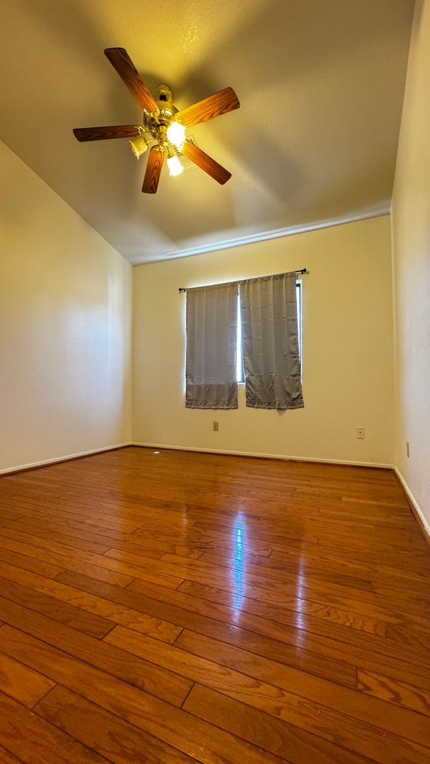 Building Photo - Eastside (Broadway and Houghton) 4 bedroom...