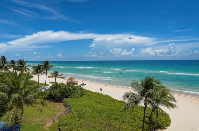 Building Photo - 16711 Collins Ave