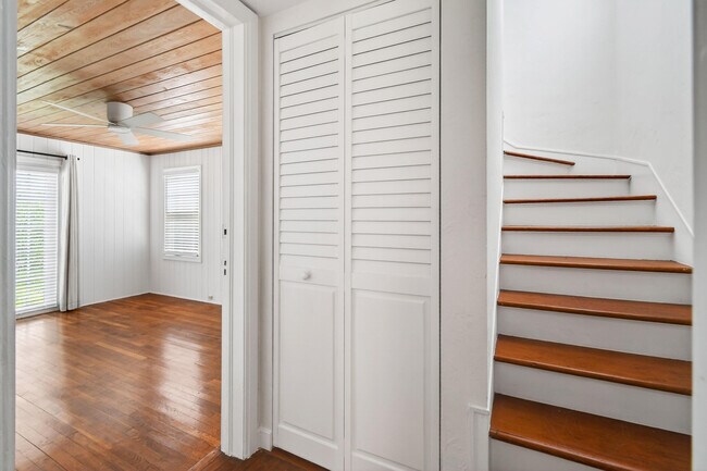 Building Photo - 236 Greymon Dr