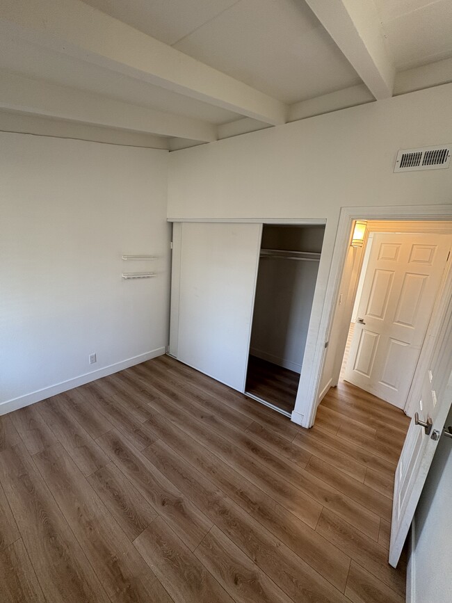 Building Photo - 2103 Avalon Ave