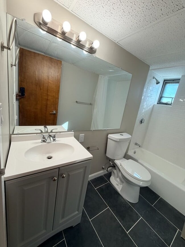 Building Photo - 1 bed in Belmont