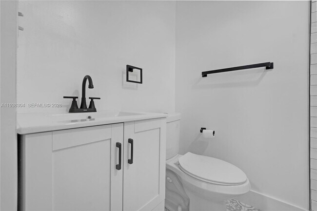 Building Photo - 1505 Monroe St