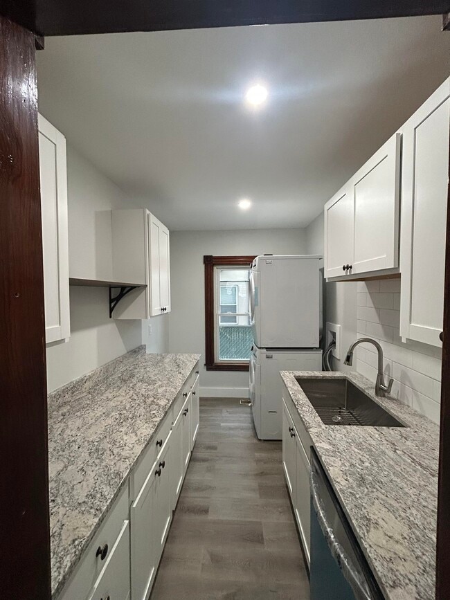 Building Photo - 6 Holmes St