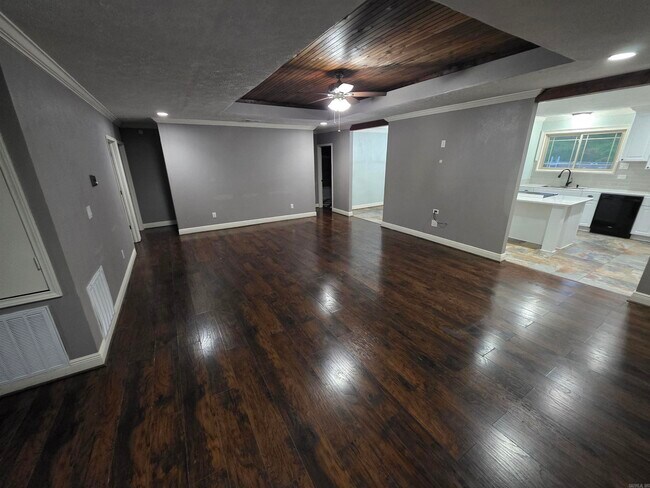 Building Photo - 285 Pine Valley Rd