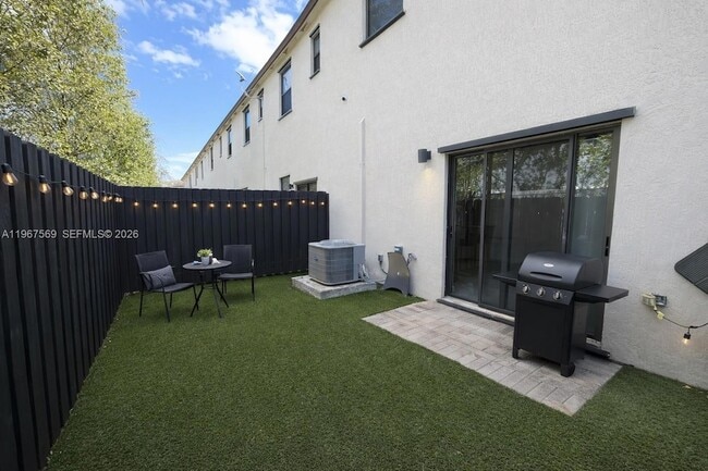 Building Photo - 323 NE 208th Terrace