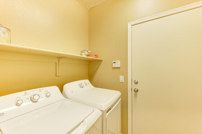 Building Photo - 43854 W Cahill Dr