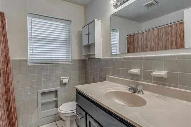 Building Photo - 3 Bed 1.5 Bath 2 Car Garage -Casady Hills ...