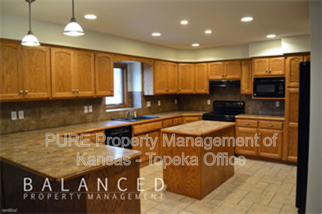 Building Photo - 2510 SW Chauncey Dr