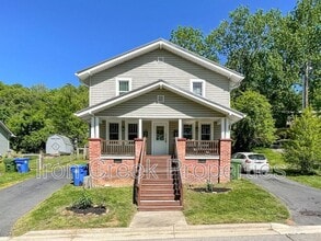 Building Photo - 10 Latta St