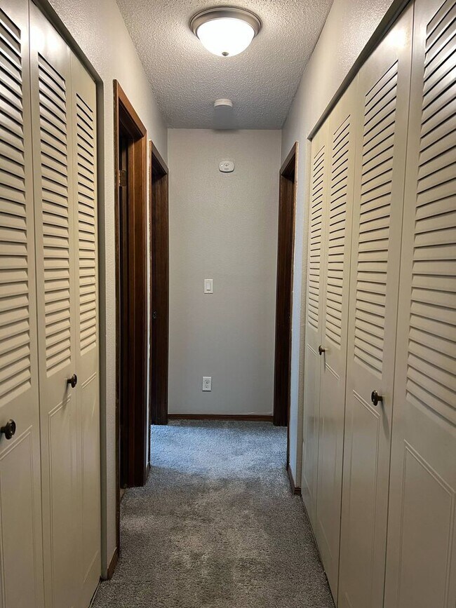 Building Photo - 2 Bedroom With Partial Pool View