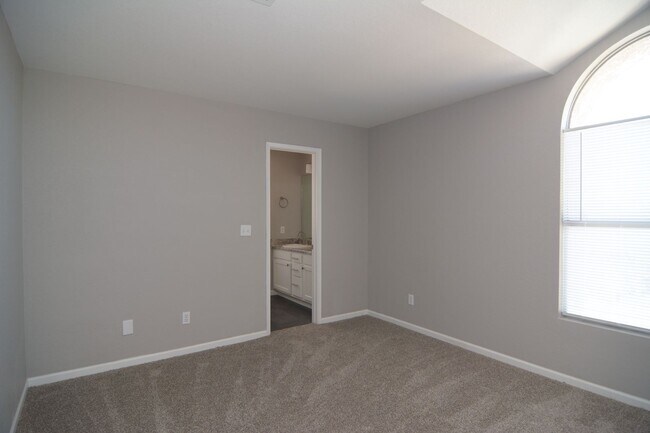 Building Photo - Remodeled 3 Bedroom 2.5 Bath House! West T...