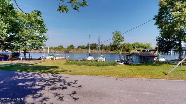 Building Photo - The Heart of Downtown