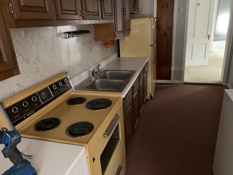 Building Photo - 223 Main St