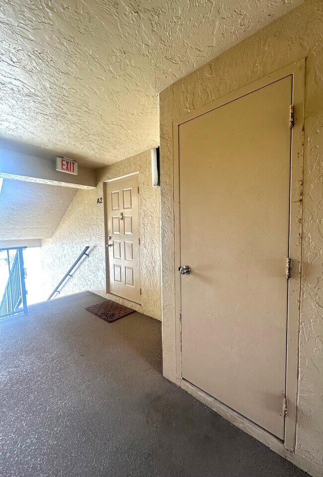 Building Photo - 811 Sky Pine Way