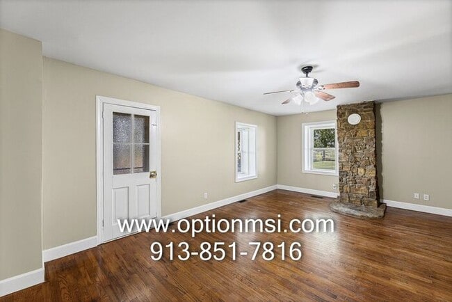 Building Photo - 15 Minutes out side Lawrence - MOVE IN READY!