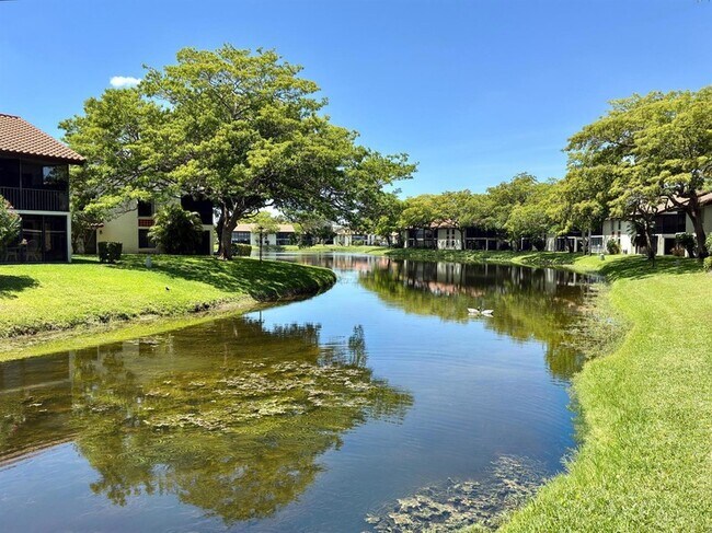 Building Photo - 10615 Ocean Palm Way