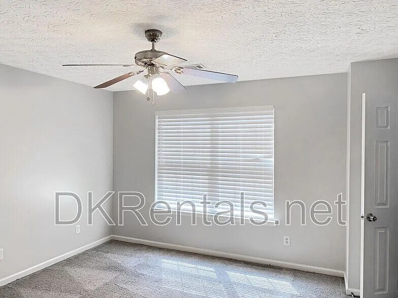 Building Photo - Room in Townhome on Stone Gate Way