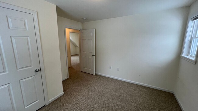 Building Photo - Conventional Style 3 BR Single Family Home...