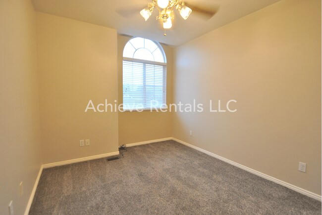 Building Photo - 587 N 1775 W