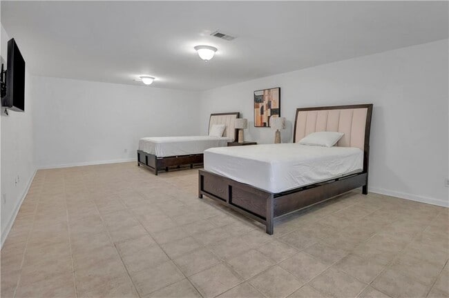 Building Photo - 3442 Skyland Dr