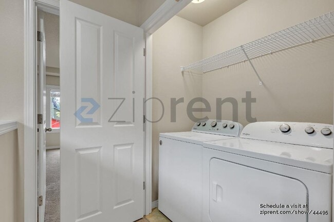 Building Photo - 4549 SE Satinwood St