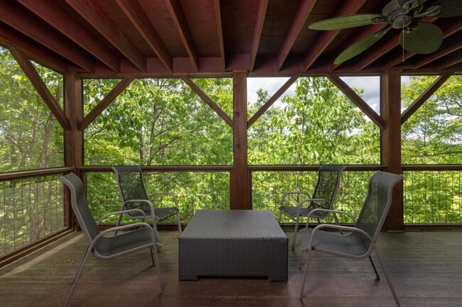 Building Photo - 348 Winding Ridge