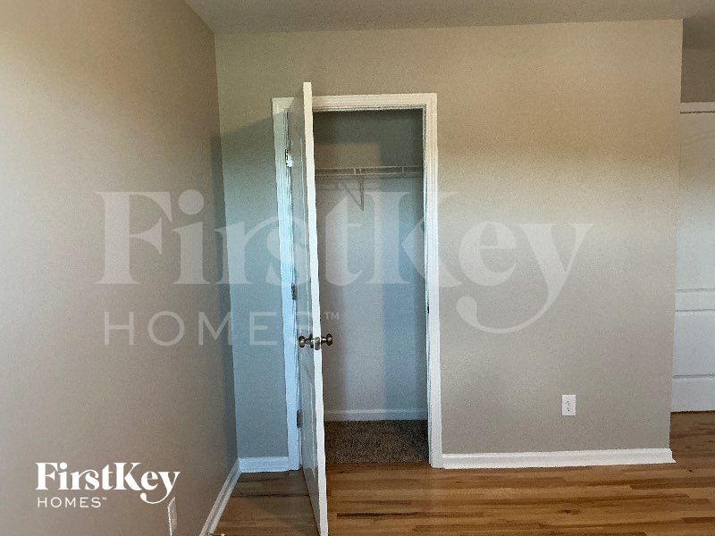 Building Photo - 837 Ember Dr