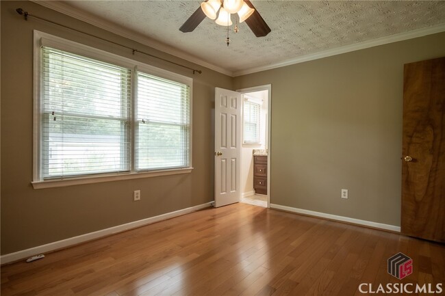Building Photo - 1500 Crooked Creek Rd