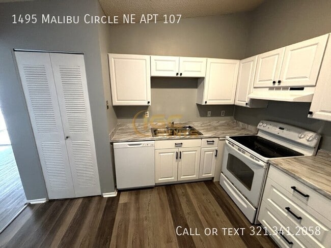 Building Photo - 1495 Malibu Cir NE