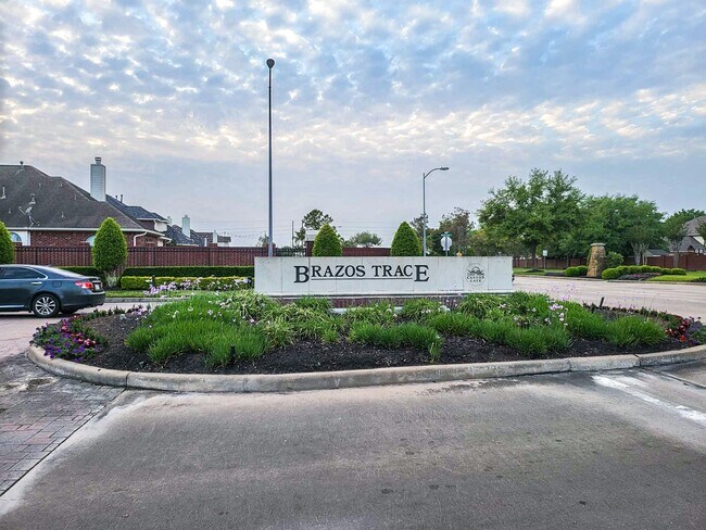 Building Photo - 419 Thorpe Springs Dr