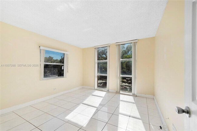 Building Photo - 1750 W 46th St