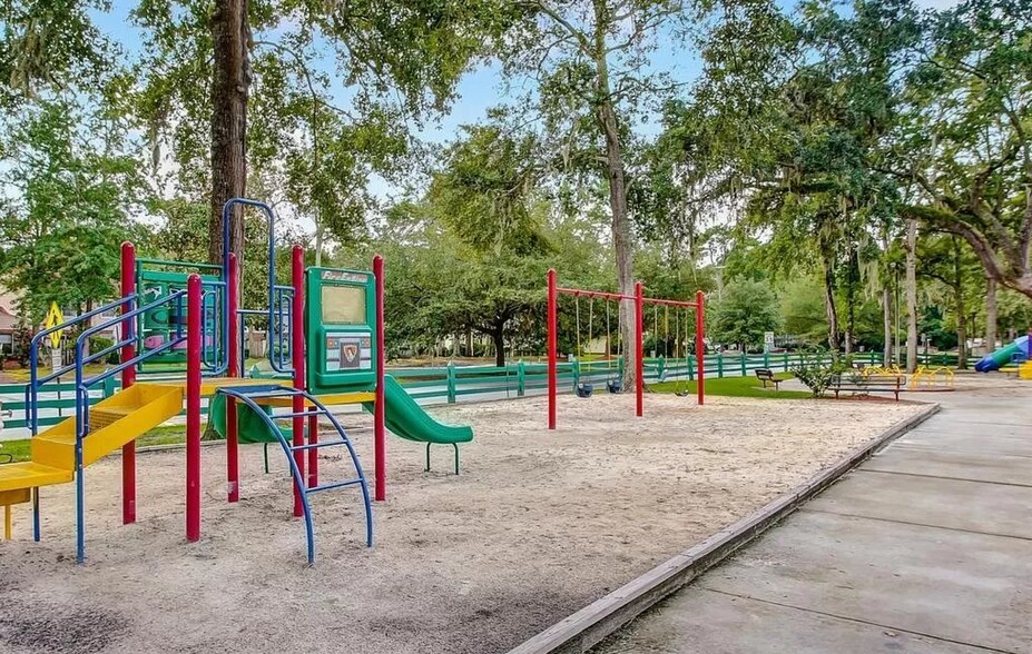 Georgetown community amenities - 110 W White Hawthorne Dr