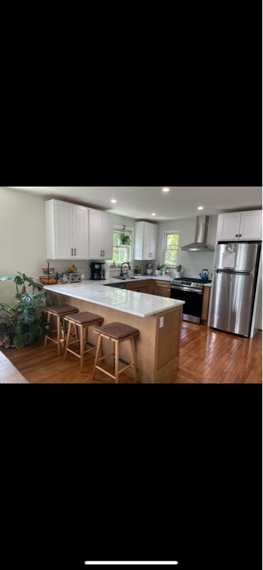 Building Photo - 10 Penn Dr