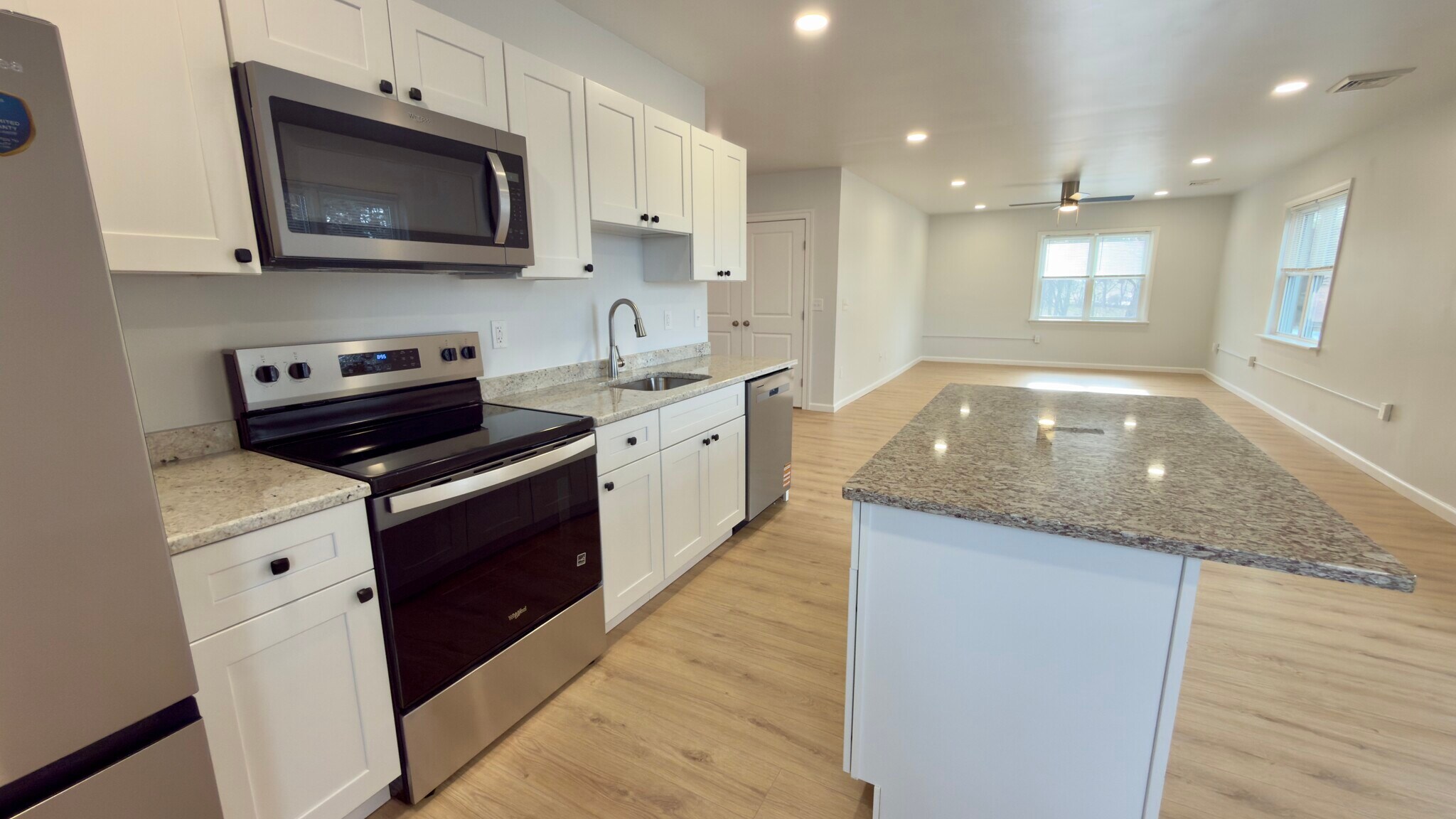 Building Photo - 403 N Walnut St