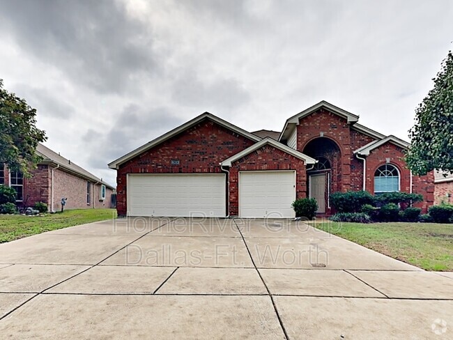 Building Photo - 2024 El Camino Dr