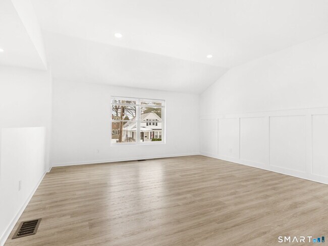 Building Photo - 1974 Kings Hwy