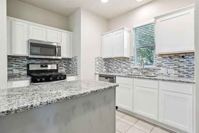 Building Photo - 174 Friendship Oak Dr