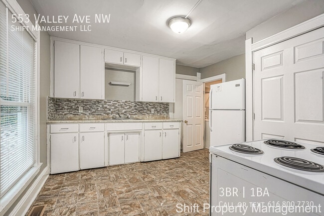Building Photo - 553 Valley Ave NW