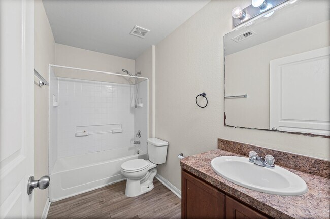 Building Photo - 1722 Ramsay Way