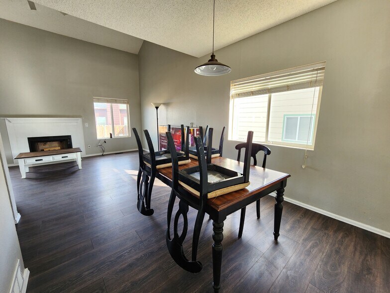 Building Photo - 1512 Coolcrest Dr