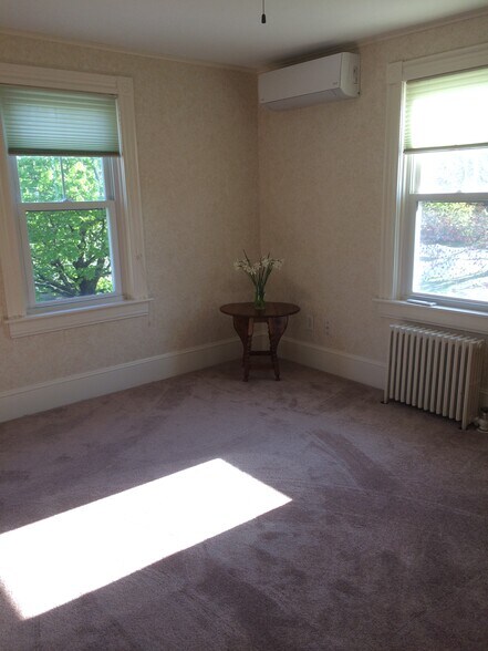 Living room - 27 Commonwealth Ave