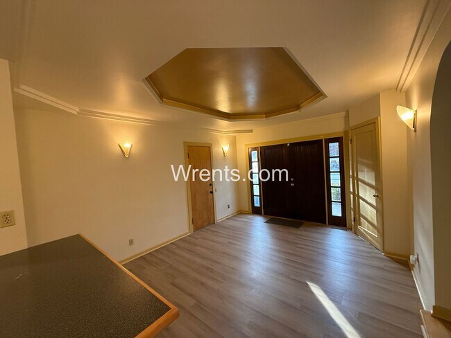 Building Photo - Stunning South Hill Home