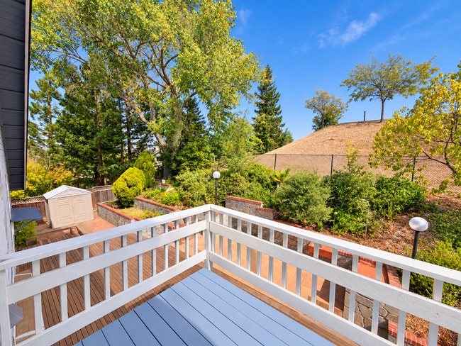 Building Photo - 3071 Crestablanca Dr
