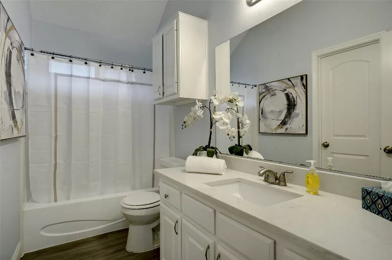 Building Photo - 5616 Petunia Dr