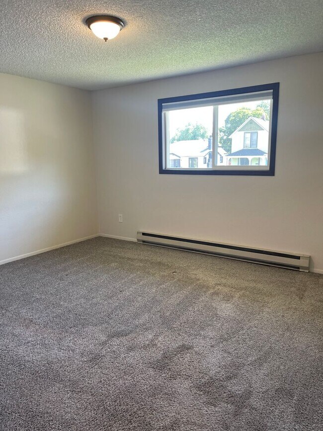 Building Photo - MP99- 1314-1316 W Chelan