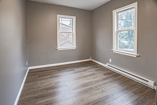 Building Photo - 100 W Broad St