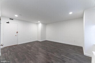 Building Photo - 135 S 19th St