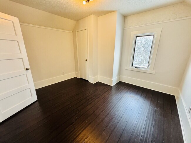 Building Photo - "Spacious 6-Bedroom Gem with Gleaming New Hardwood Floors in Minneapolis!"